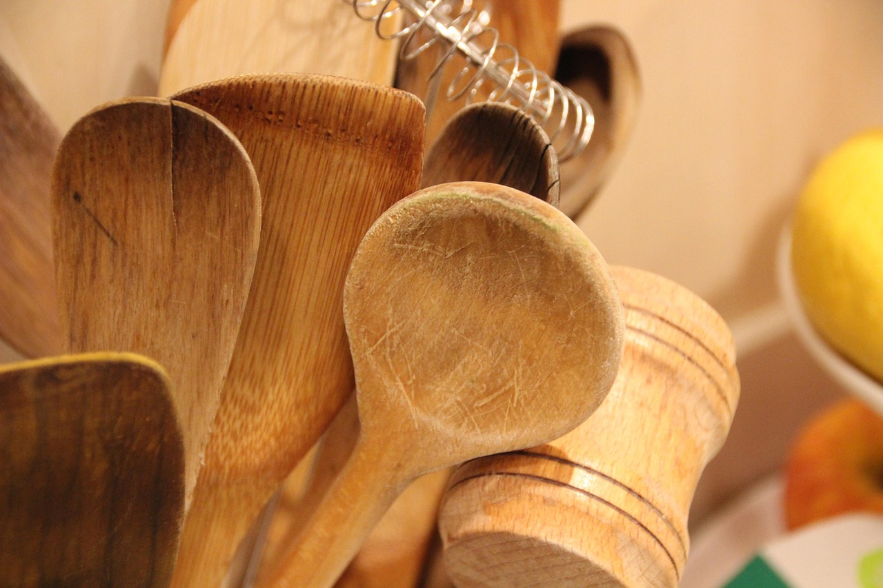 home kitchen cookware decor